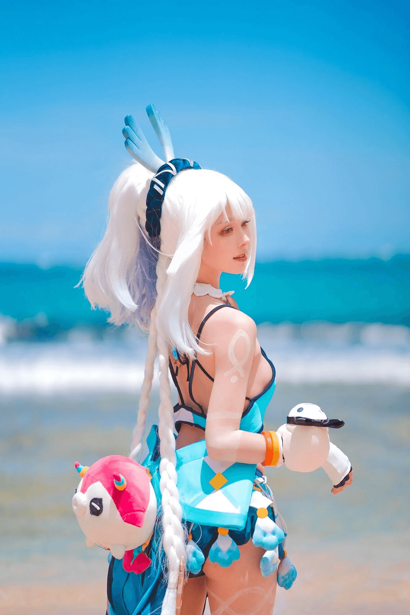 Nữ coser triệu follow tung bộ ảnh khiến fan Genshin mê mẩn