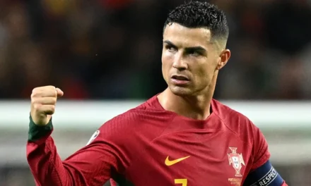 Ronaldo quyết định sẽ quyên góp toàn bộ số tiền kiếm được từ Youtube cho việc từ thiện