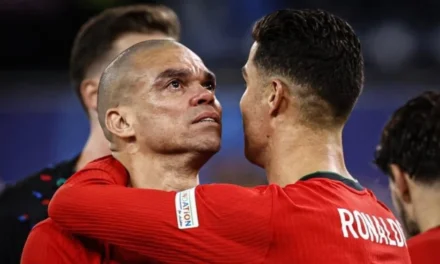 Ronaldo tri ân Pepe ngày giải nghệ