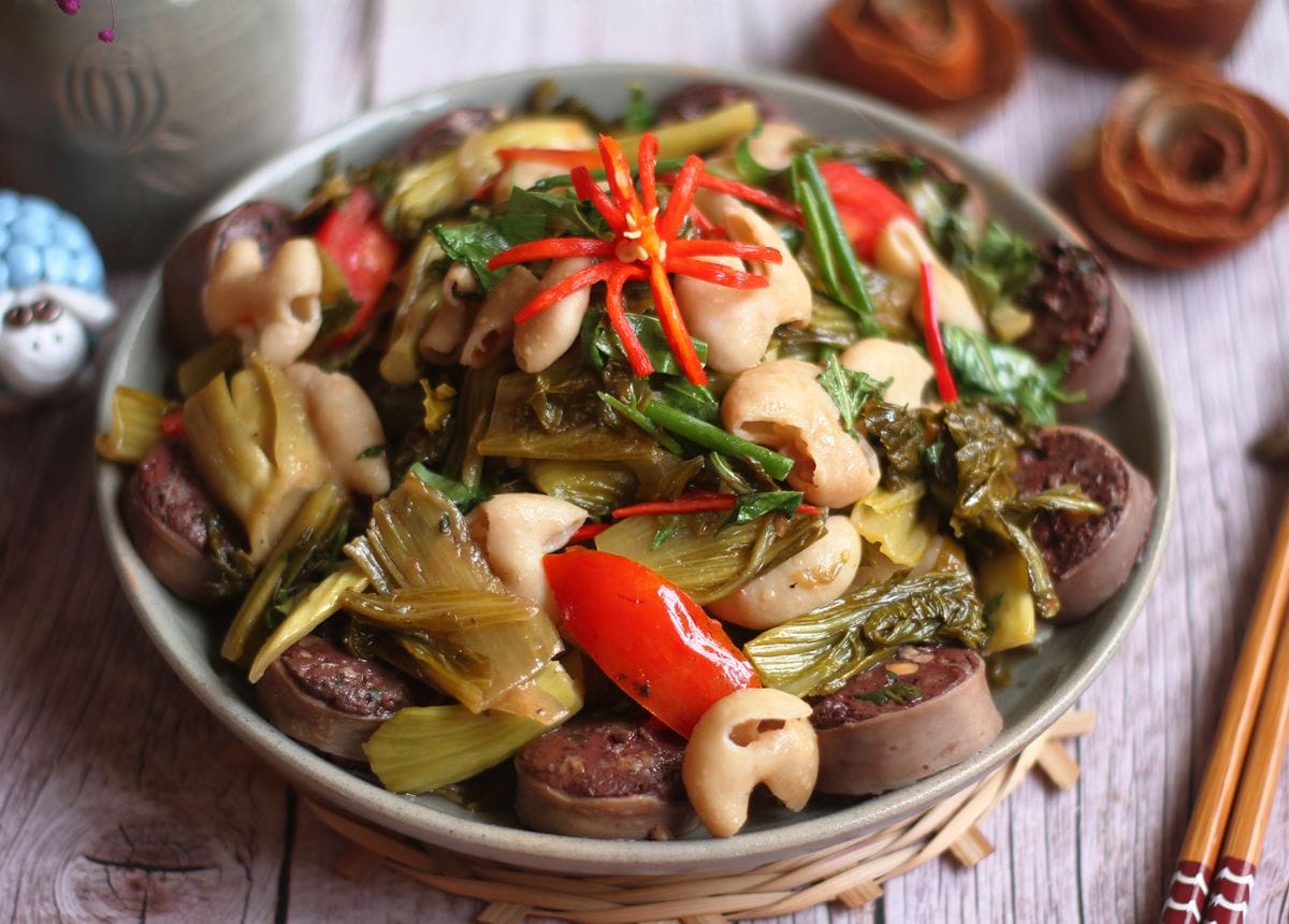 Hướng Dẫn Cách Làm Lòng Xào Dưa Chua Giòn Ngon Tại Nhà