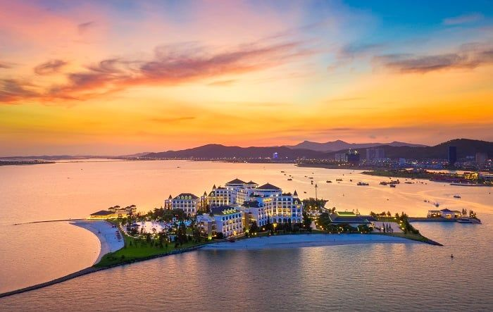 Du lịch Hạ Long 2025 A-Z: Điểm cũ nét mới nhưng vẫn đầy hấp dẫn Du lịch Hạ Long 2025 A-Z: Điểm cũ nét mới nhưng vẫn đầy hấp dẫn