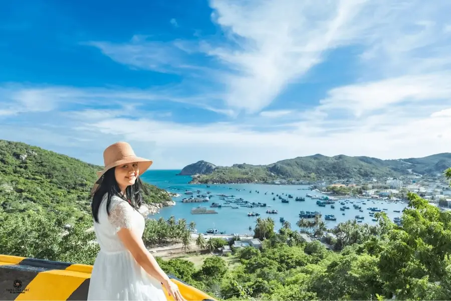 Du Lịch Vịnh Vĩnh Hy – Viên Ngọc Hoang Sơ Giữa Miền Duyên Hải Khám Phá Vịnh Vĩnh Hy – Viên Ngọc Hoang Sơ Giữa Miền Duyên Hải