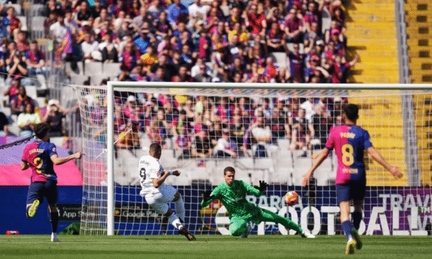 Mbappe lập hat-trick, phá kỷ lục 33 năm trong ngày Real Madrid thua đau Barcelona