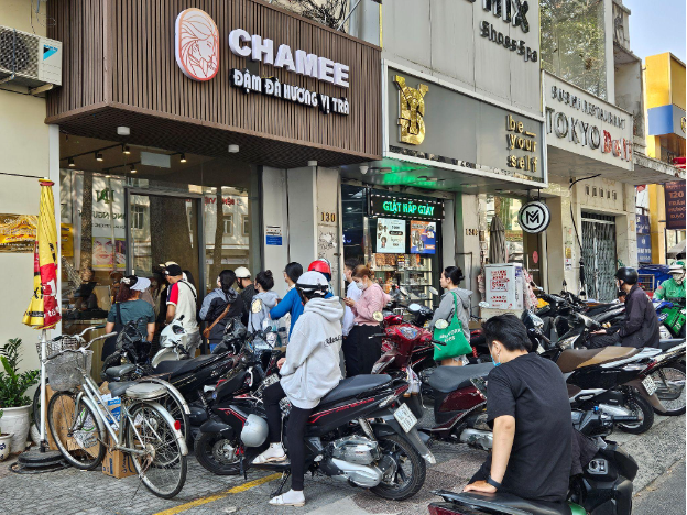7 Quán Cafe Cờ Đỏ Sao Vàng ở Sài Gòn: Check-in Ngập Tràn Yêu Nước! 7 Quán Cafe Cờ Đỏ Sao Vàng ở Sài Gòn: Check-in Ngập Tràn Yêu Nước!
