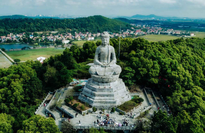 Bắc Ninh 2025: Khám phá Kinh Bắc - Cẩm nang du lịch không thể bỏ lỡ! Chùa Phật Tích: Tượng Phật A Di Đà đồ sộ