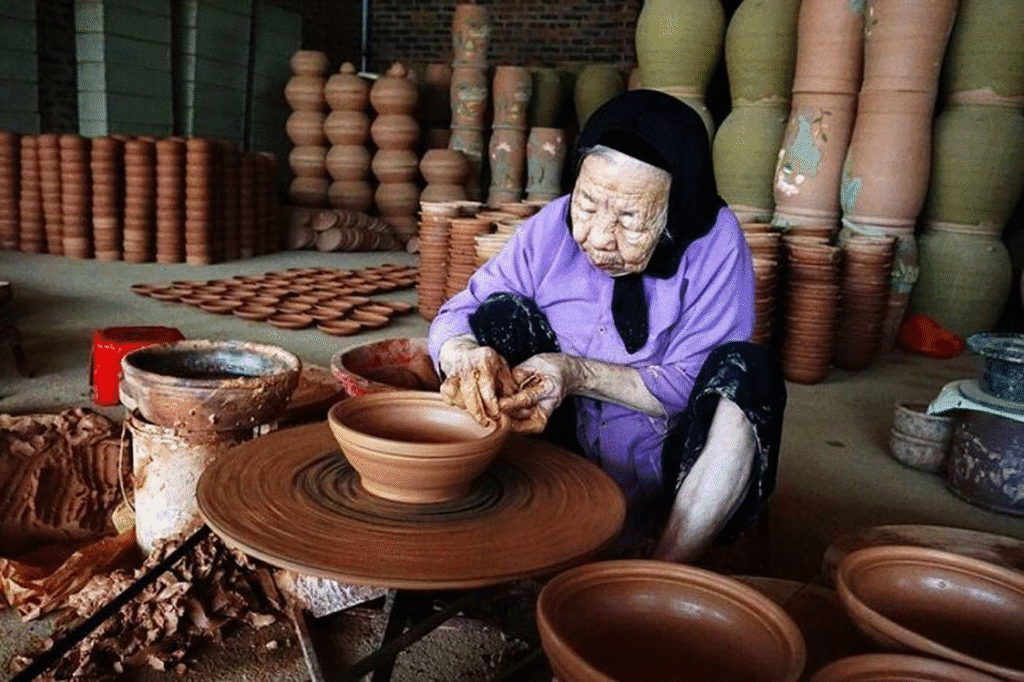 Bắc Ninh 2025: Khám phá Kinh Bắc - Cẩm nang du lịch không thể bỏ lỡ! Làng gốm Phù Lãng: Nghề gốm cổ truyền