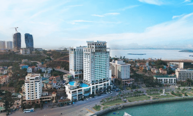 Khám phá 3 Khách sạn Biển Bãi Cháy Đẹp Nhất Hạ Long: Đáng đồng tiền bát gạo?