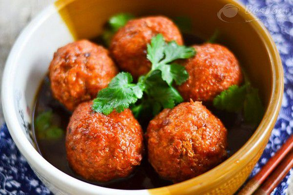 8 Món Ăn May Mắn Tết Trung Quốc: Bí Quyết Chiêu Tài Cả Năm! Thịt Viên Đầu Sư Tử: Sức Mạnh và Sự Dũng Mãnh
