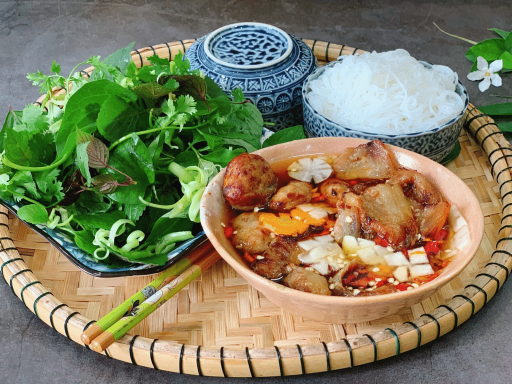 10 Món Ăn Đường Phố Việt Nam "Đốn Tim" Du Khách 6. Bún Chả: Hương Vị Thủ Đô Tinh Tế