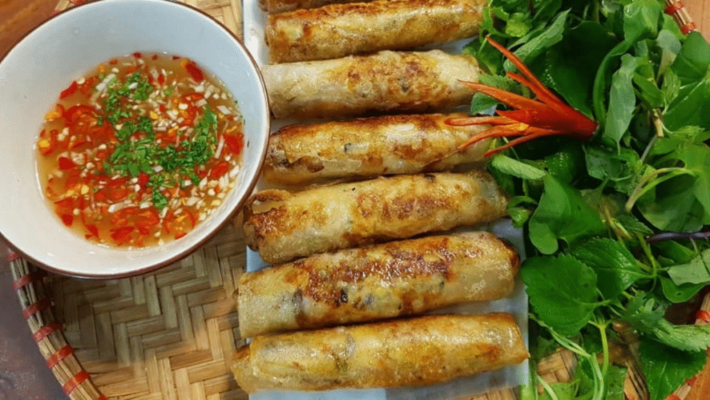 10 Món Ăn Đường Phố Việt Nam "Đốn Tim" Du Khách 7. Nem Rán (Chả Giò): Lớp Vỏ Giòn Tan, Nhân Đậm Đà
