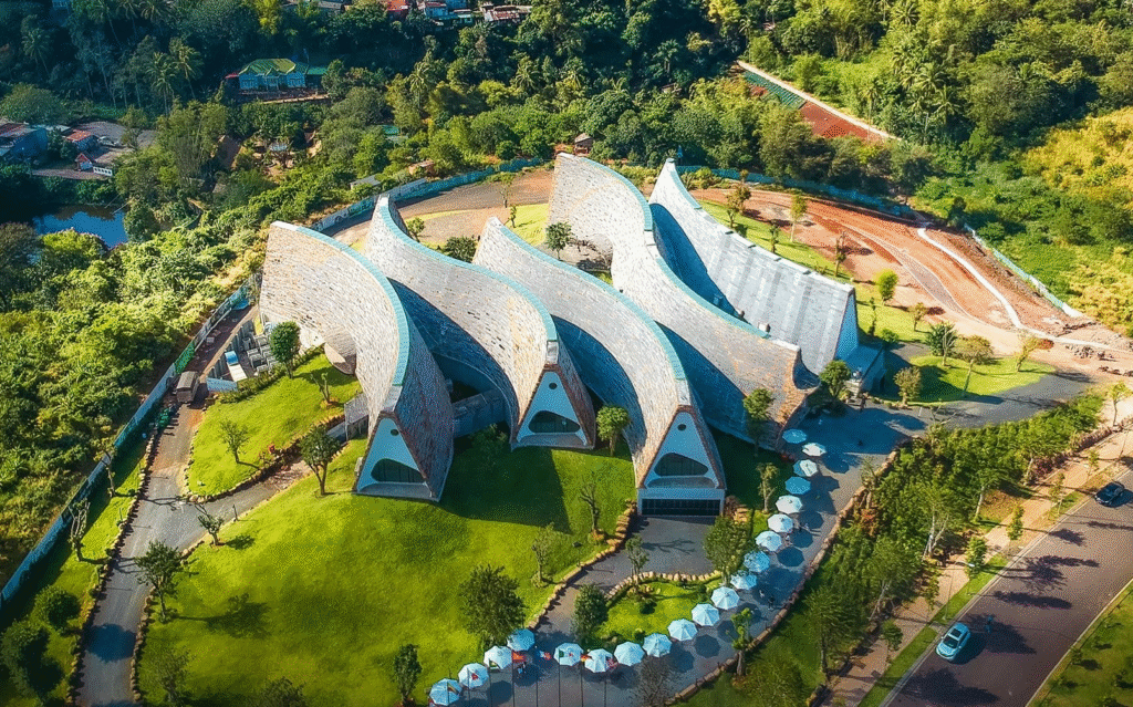 Khám phá thế giới cà phê độc đáo tại Bảo tàng Cà phê Buôn Ma Thuột Kiến Trúc Độc Đáo, Hòa Quyện Thiên Nhiên
