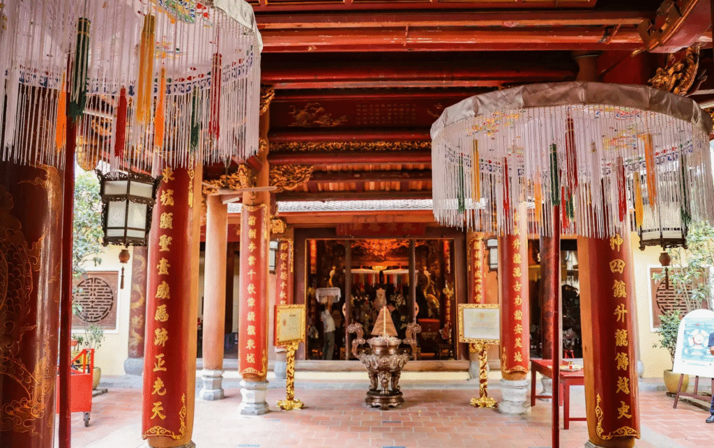 Khám phá Đền Bạch Mã: Bí ẩn Thăng Long Tứ Trấn Huyền Thoại Ngựa Trắng và Vua Lý Thái Tổ
