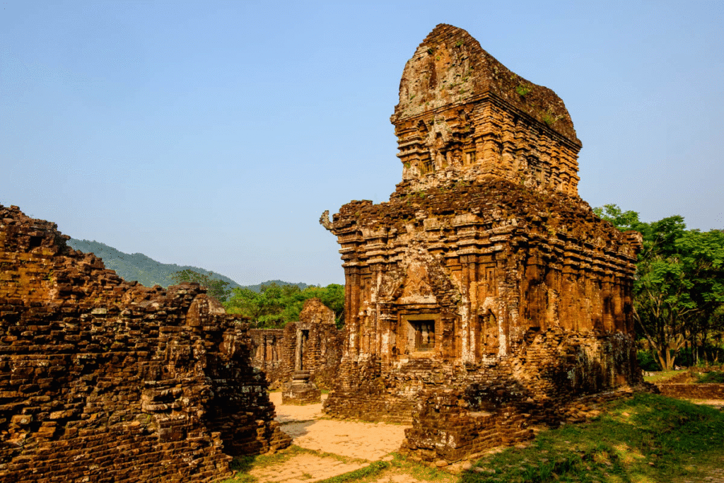 Khám phá 9 Kỳ Quan Di Sản Thế Giới UNESCO Tuyệt Đẹp Ở Việt Nam 3. Mỹ Sơn: Huyền bí Vương quốc Chăm Pa