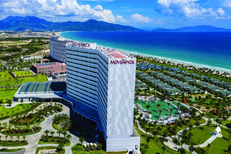 5 Combo Cam Ranh GIÁ RẺ Nhất Cho Gia Đình: Trẻ Em MIỄN PHÍ! 1. Mövenpick Resort Cam Ranh: Kỳ Nghỉ Cao Cấp Ngay Bãi Biển