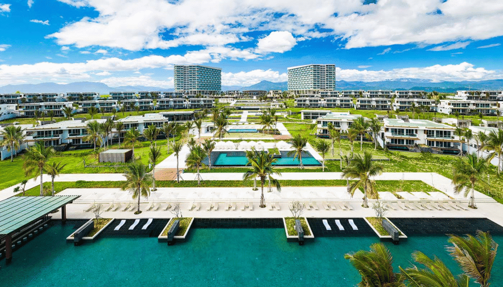 5 Combo Cam Ranh GIÁ RẺ Nhất Cho Gia Đình: Trẻ Em MIỄN PHÍ! 2. ALMA Cam Ranh: Thiên Đường Giải Trí Trên Bãi Dài