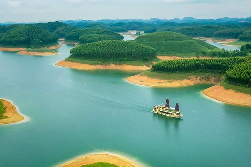 Khám phá 3 Tour Tây Bắc Mùa Lúa Chín 2025 Đẹp Nhất: Bạn Nên Chọn Tour Nào? 1. Khám phá Hồ Thác Bà, Mù Cang Chải: 3 Ngày 2 Đêm