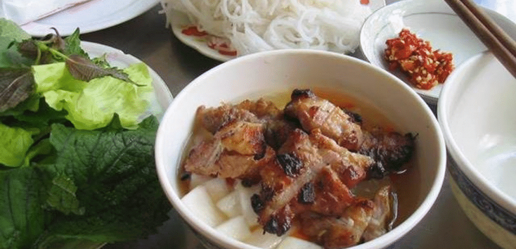 TOP 7 Quán Ăn Tối Ngon Hải Phòng "Gây Nghiện" Bạn Nhất Định Phải Ghé! 7. Bún Chả Quạt Lạch Tray – Đặc Sản Bún Chả Trứ Danh