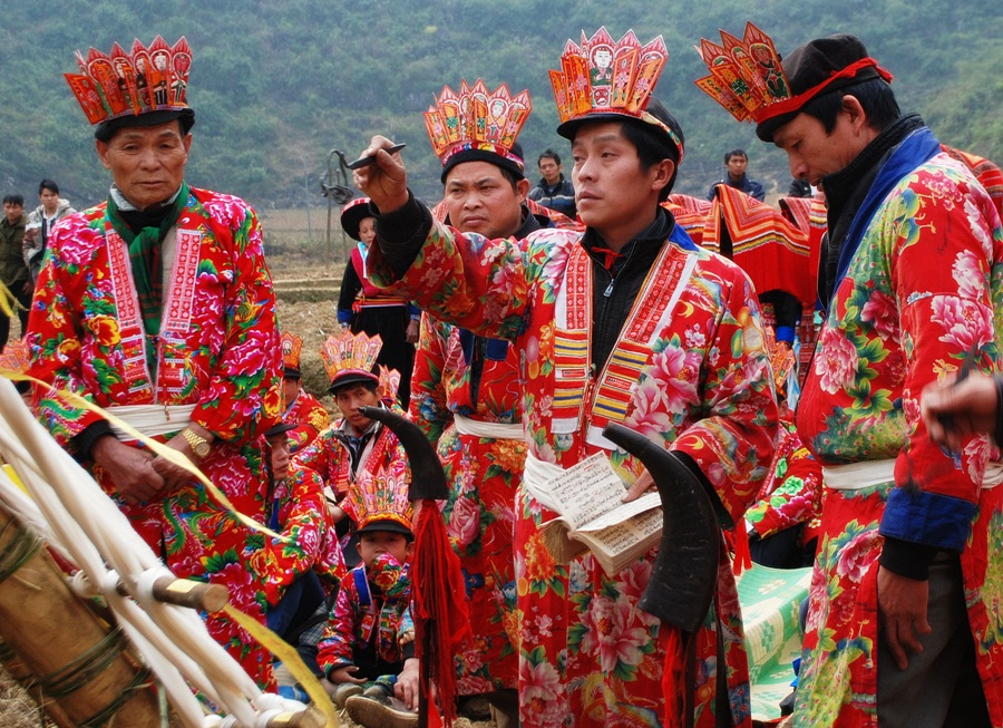 2 Ngày 1 Đêm Sapa: Cẩm Nang Du Lịch Hoàn Hảo Ngày 1: Sapa - Nậm Cang - Giao Lưu Văn Hóa Dao Đỏ