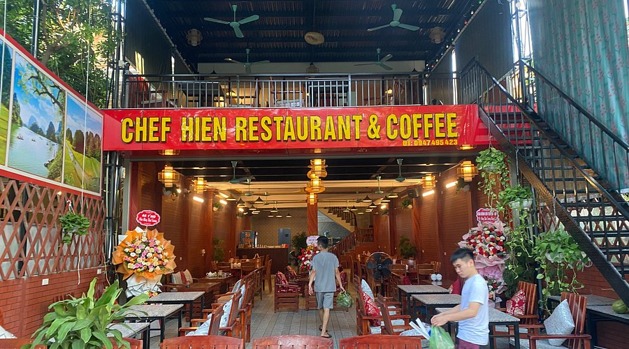 Tam Cốc Ninh Bình: 12 Nhà Hàng Ngon Hút Hồn Du Khách Phải Thử! 11. Chef Hiền Restaurant & Coffee: Vịt quay, bánh mì, chả giò... ngon khó cưỡng
