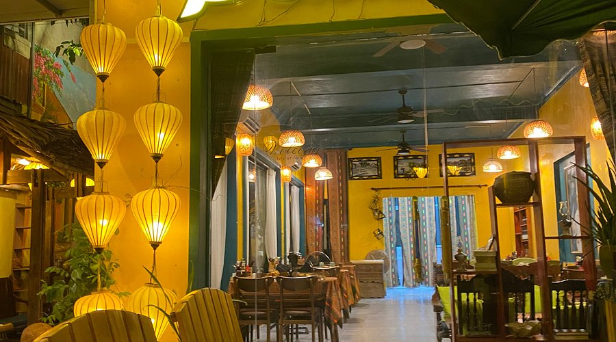 Tam Cốc Ninh Bình: 12 Nhà Hàng Ngon Hút Hồn Du Khách Phải Thử! 12. Nhà hàng 0km Tam Cốc: Pizza mỏng giòn và món ăn địa phương hấp dẫn
