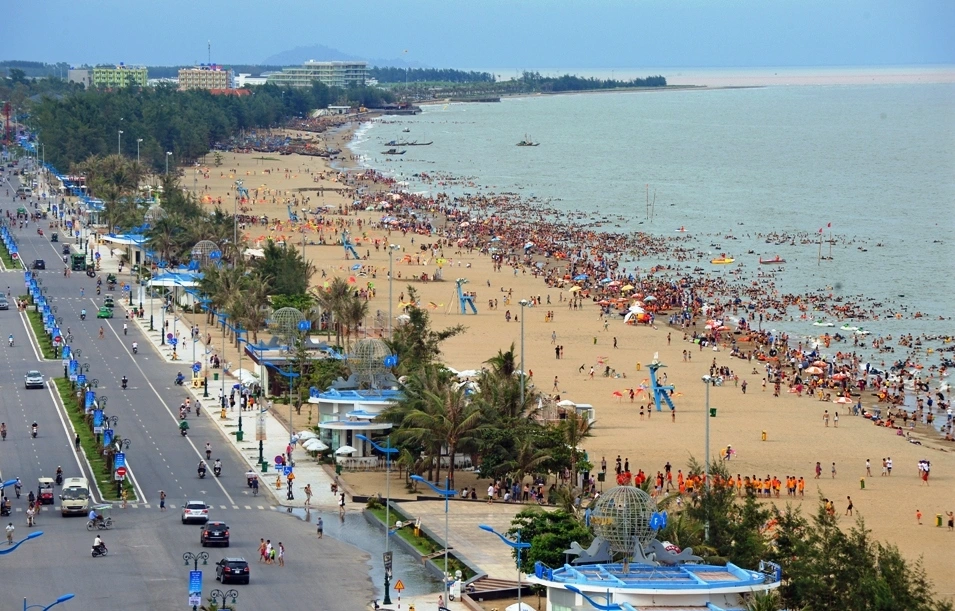 Biển Hải Tiến và biển Sầm Sơn: Hai sắc màu du lịch xứ Thanh Biển Sầm Sơn – “thành phố biển” sôi động