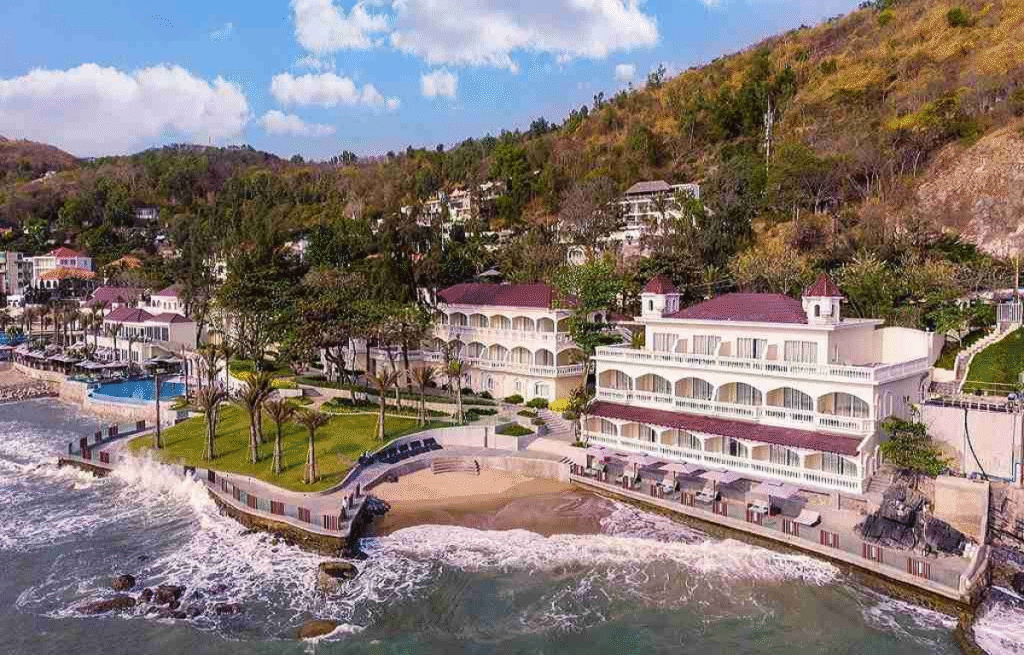 Khách sạn Vũng Tàu nào sang trọng nhưng giá lại "hạt dẻ"? 2. Mercure Hotel Vũng Tàu: Sang Trọng và Gần Gũi Thiên Nhiên
