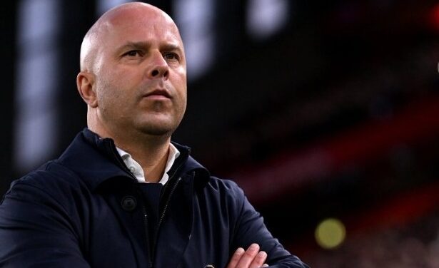 Arne Slot đối mặt thử thách lớn nhất sự nghiệp ở Liverpool: Làm thế nào để vực dậy The Kop giữa cơn khủng hoảng 450 triệu bảng và 3 thất bại?