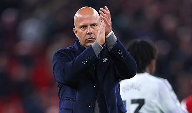 Bí ẩn đằng sau khủng hoảng Liverpool: Hàng thủ sụp đổ, Isak & Salah mất hút?