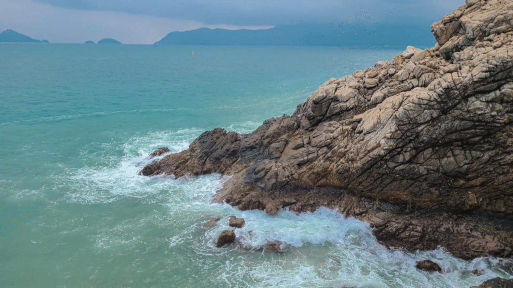 Chinh phục Leo núi Lò Vôi Côn Đảo: Nơi biển, núi và trời gặp gỡ tạo nên bức tranh huyền ảo!