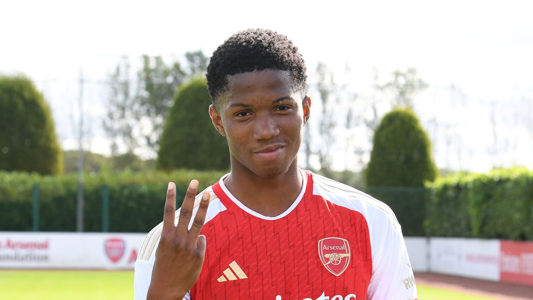 Man Utd: Chido Obi - Liệu có phải là sự thay thế hoàn hảo cho Joshua Zirkzee? man-utd-chido-obi-lieu-co-phai-la-su-thay-the-hoan-hao-cho-joshua-zirkzee-1