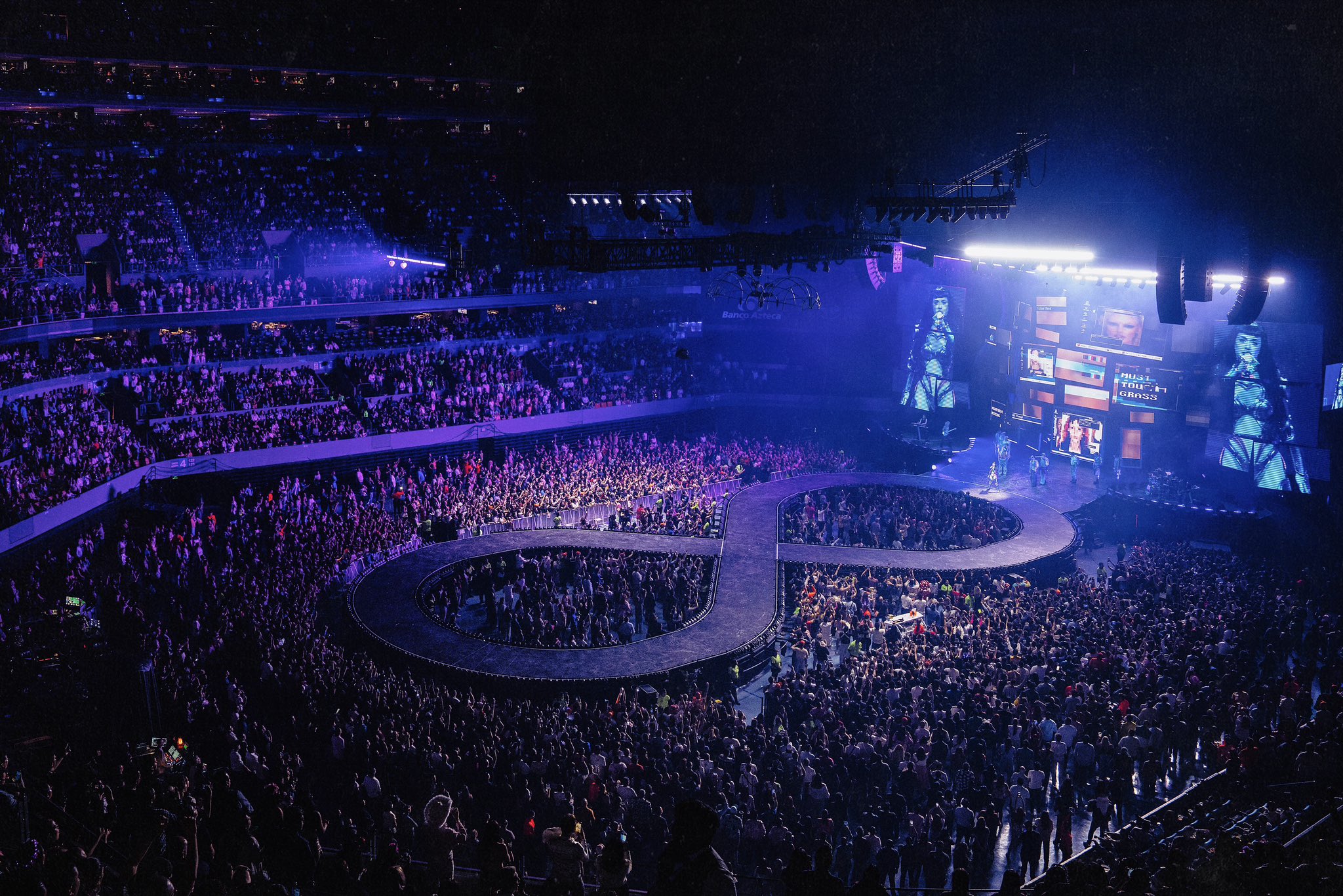 concert-e-ve-giong-ca-quoc-te-chat-vat-ban-ve-o-viet-nam-1