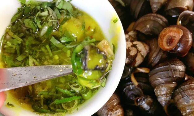 Ốc chấm chẻo Thanh Hóa món gây nghiện với nước chẻo đậm đà