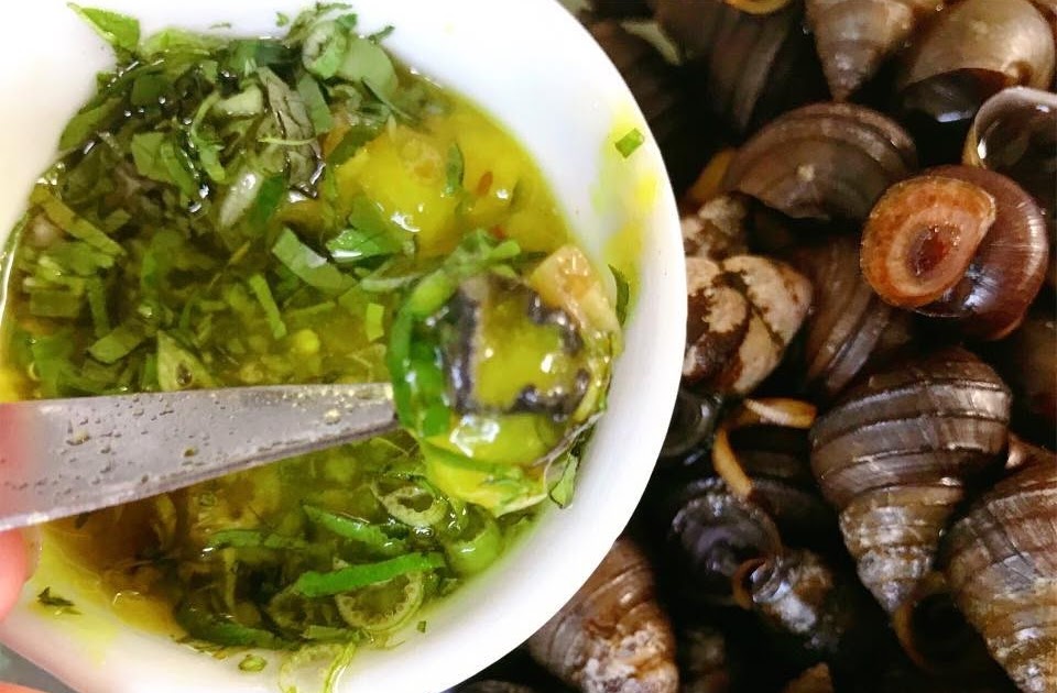 Ốc chấm chẻo Thanh Hóa món gây nghiện với nước chẻo đậm đà