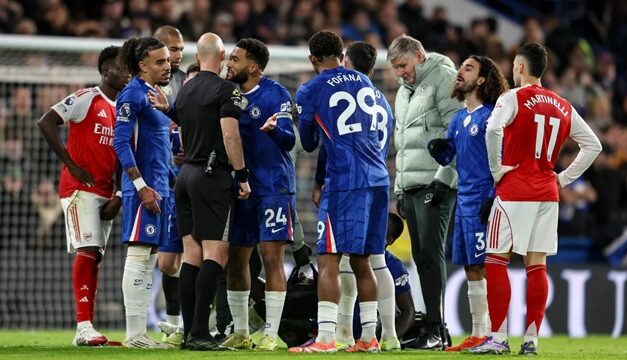 Thẻ đỏ Caicedo làm khó Chelsea trong cuộc đua vô địch ngoại hạng