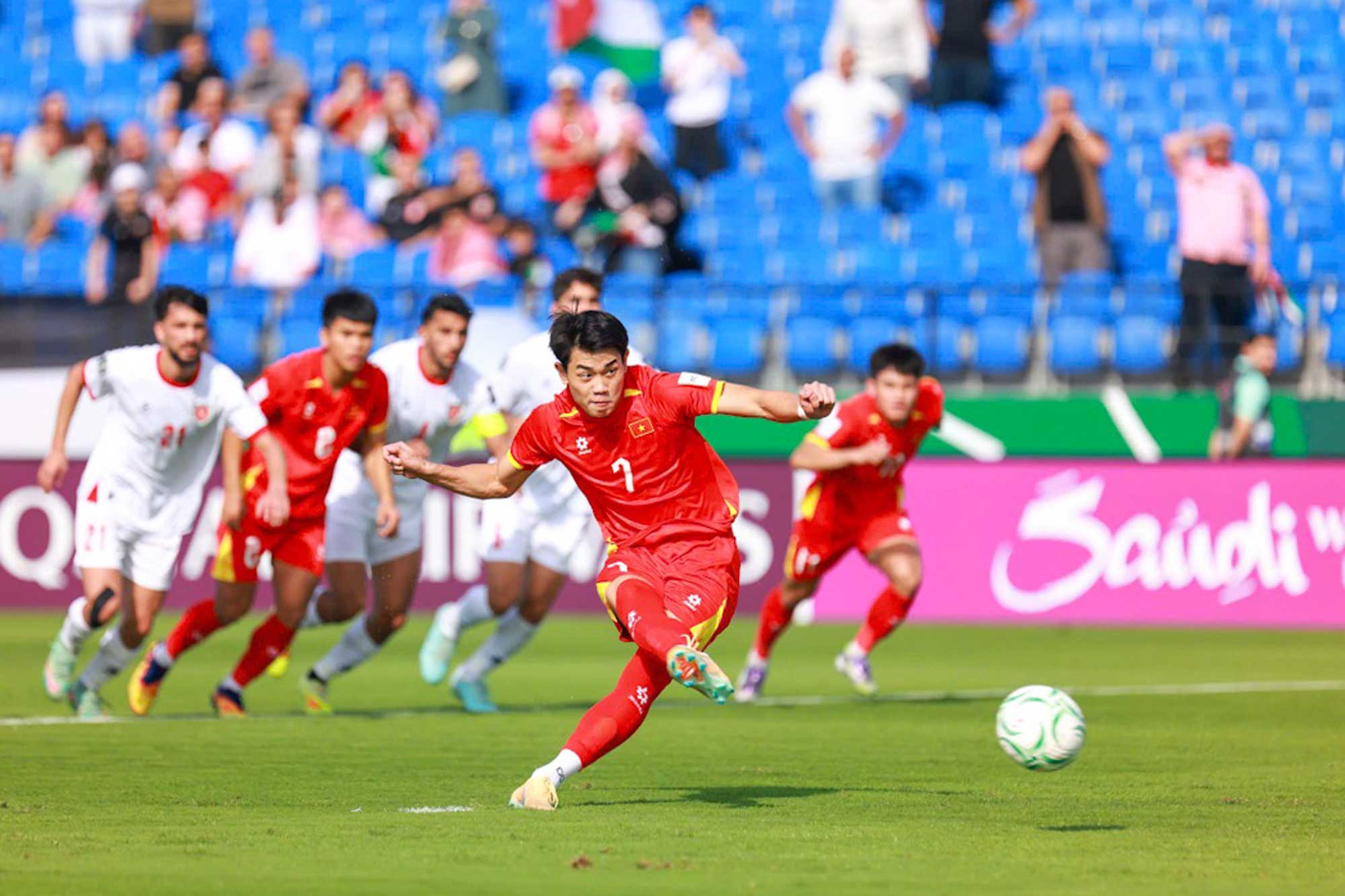 Li Hao cứu thua ngoạn mục, giúp U23 Trung Quốc thoát khỏi Iraq thu-mon-li-hao-cuu-u23-trung-quoc-thoat-thua-iraq-1