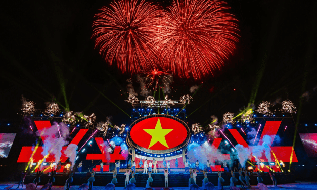 Ngày Bắn Pháo Hoa Chính Thức Sầm Sơn 2026: Giờ Nào, Ở Đâu, Xem Thế Nào Đẹp Nhất?