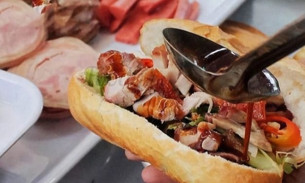 Ngộ độc bánh mì Nghệ An: Hơn 20 người nhập viện khẩn cấp